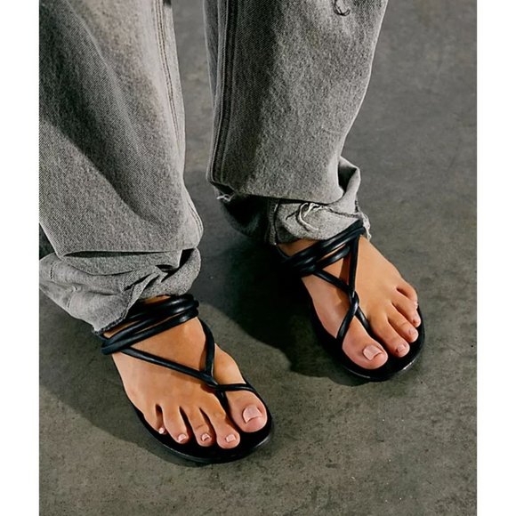 🎉 LAST CHANCE🎉 FREE PEOPLE Kayla Soft Strappy Sandals / Black - Picture 2 of 12